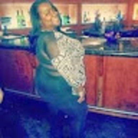 Meet your Posher, Latonia - Picture 1 of 1